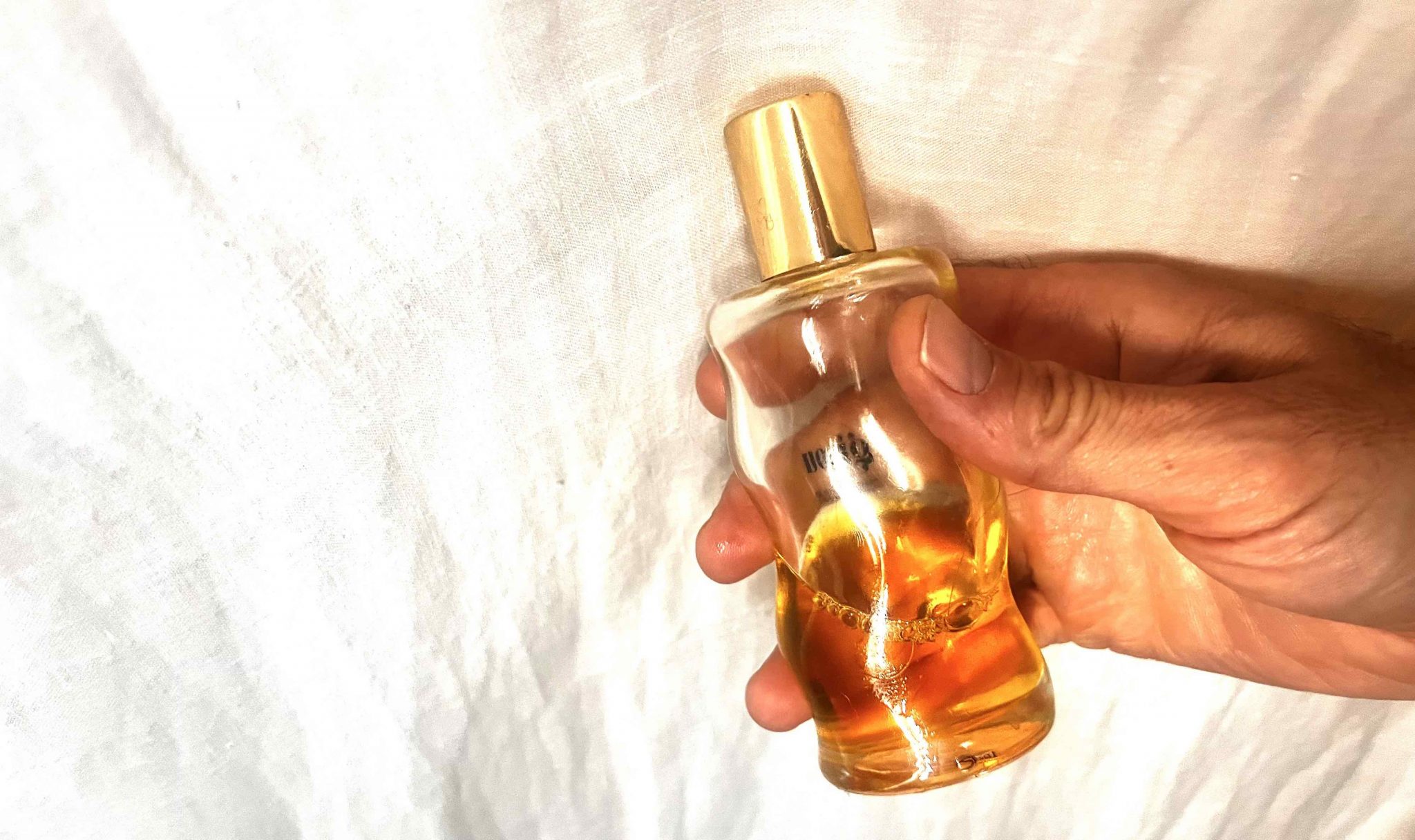 Comment Faire Un Massage Erotique Sur Un Lit En Video Comment faire un bon massage sensuel ? - LE SON DU DESIR podcast érotique